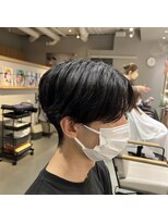 ウノプリールヴァモス(unopulir Vamos)&nbsp;黒髪ニュアンスパーマ刈り上げメンズ大人前下がり