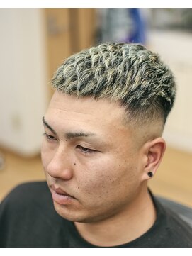 イチツボ(ICHITSUBO) クロップスキンフェードスタイル