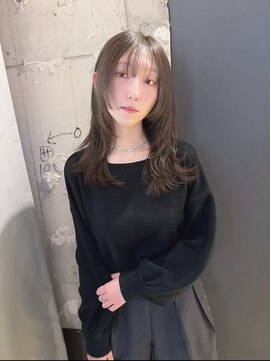 シリー(Silly) ブリーチなしのカーキベージュ×レイヤーカット