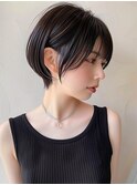 耳掛けショートヘア　ひし形くびれショート