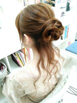 ヘアーメイク ティアラ(Hair make Tiara) 後れ毛のあるアップヘア☆+゜