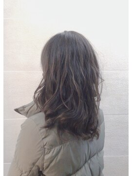 ボネッカ 鶴見(BONECCA) ハイライト×ウエーブ軽やかセミロング　石黒聡子