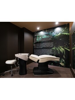 洗練されたスタイリッシュな空間でリラックスできる上質なサロンタイムをー。極上スパで心身共に癒します◎