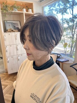 エンテ(en-te:) 白髪ぼかしカラー ハイライト、大人ショートヘア