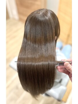 ミニマル(MINIMAL) 極上ツヤ髪ストレート＋美髪トリートメント＋カット