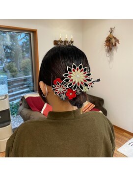 ヘアーロッジ(HAIR ROJJ) 金箔ヘアアレンジ