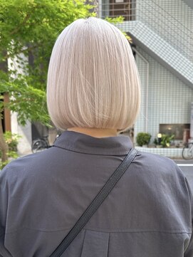 ヌエン 渋谷(NU/EN) 夏の日差しで透明感抜群の透け感ホワイトミルクティーと大人ボブ