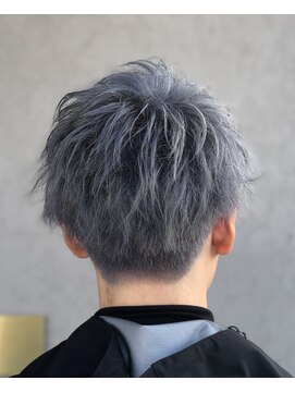 ヘアーデザイン ディードット ウル(D. ulu) ホワイトグレーアッシュ×刈り上げマッシュ/ブリーチ/マッシュ