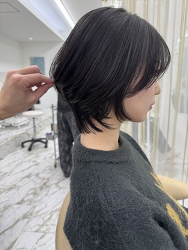 ナナ(NANA) レイヤーカット/ウルフカット/ホワイトブロンド/外ハネボブ/美髪