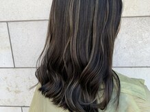 【品よく垢抜ける大人のためのハイライト】派手すぎない、でも確実に垢抜ける。ケア重視のデザインカラー