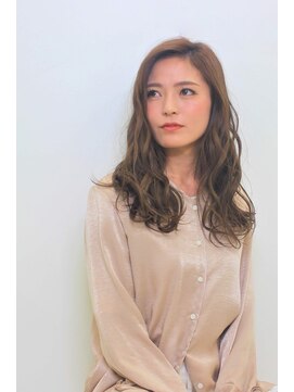 ジーナ 流山おおたかの森(Zina) ベージュ×重めウェーブ【Zina　大越香苗】