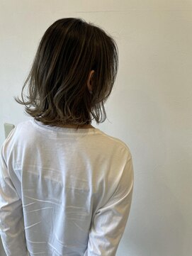 ラテ ヘア リリィ(latte hair lily) 大人可愛い/バレイヤージュ/外はねボブ