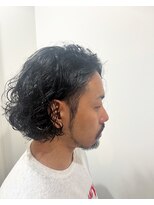 ヨヨ(yoyo)&nbsp;無造作メンズパーマ　フェード　ツーブロック　韓国風