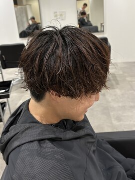 ヒュイル バイ ニアウ(Hwyl by Niau) メンズカットパーマツイストスパイラルパーママッシュ刈り上げ