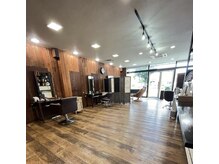 お席は４席で広々とした店内です♪