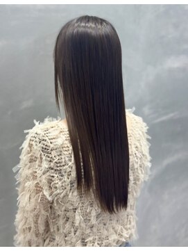 ナンバー 大分中央町店(N°) シルキー質感のナチュラルブラウンストレート【ＭＩＳＡＴＯ】