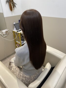 シュヴーブリヤン(cheveux brillants) 【美髪縮毛矯正+髪質改善】清楚で上品な後ろ姿、艶髪ストレート