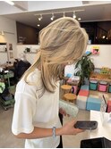 ハイセンスなホワイトブラック。計画的ケアで美髪デザインへ。