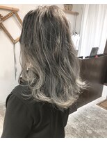 ヘアーアンドアトリエ マール(Hair&Atelier Marl)&nbsp;【Marl】ホワイトグレーのグラデーションカラー♪