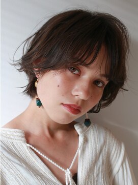 ナチュラル コレット(Natural collet) 長めセンターパートのニュアンスショート