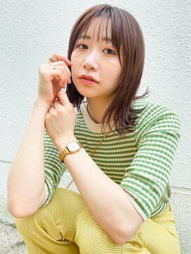 リタ(Lita) ◎ぷつっと切りっぱなしミディアムボブ