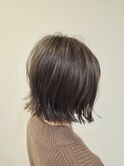 ハイライト&ローライトによる立体感外はねボブ