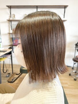 サラ(sarah) 切りっぱなしボブ