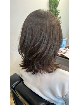 エファッセ 伊奈店(efface) ミディアムレイヤー×ミルクティーアッシュ×ヘルシースタイル