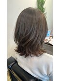 ミディアムレイヤー×ミルクティーアッシュ×ヘルシースタイル