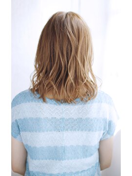 シュシュット(chouchoute) レイヤーカットウェットヘアデザインカラーオリーブベージュ/032