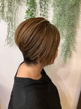 美容室 サルブリアス(salubrious)の写真/《和漢・ハーブカラーお取扱い◎》傷んだキューティクルを補修し毛髪改善＊手触りなめらかな艶髪へ！