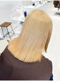 ブロンドヘア抜きっぱなしブリーチハイトーンレイヤーカット