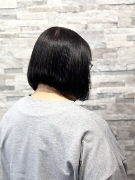 髪質改善×前下がり大人ショートボブ