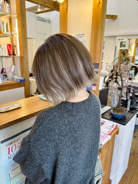 ギャラクシー ヘアードレッサーズ(galaxy hairdressers) ぱっつんボブアンブレラカラーホワイトグレージュ