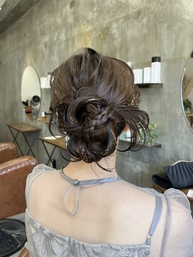 ノエル ヘアー アトリエ(Noele hair atelier) ☆ゆるっと個性派シニヨン☆