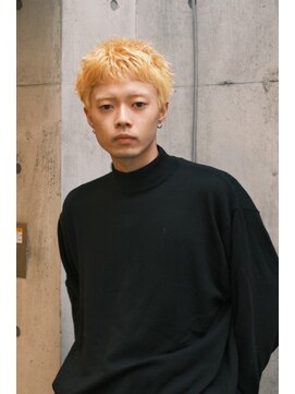ブークル(boucle) ベリーショート　抜きっぱなしブリーチ　刈り上げないショート