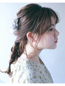 ザビー(THE B) こなれ感たっぷり。くずし編み込みアレンジ