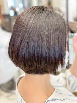 ミーティア バイ クアトロ(Meteor By QUATRO) 大人マロンベージュボブ