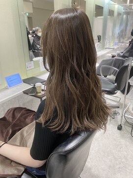 リー 尼崎(Lee) ペールトパーズカラー