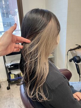 コワファーストナガサキシャンプーボーイ(COIFF1RST NAGASAKI SHAMPOO BOY) 長崎 インナーカラー ホワイトベージュ