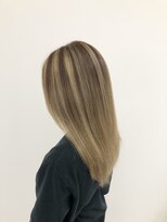 ヘアアンドメイク ムーア(Muuua) 筋感ハイライト＋ミルクティーベージュ