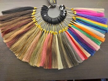 ヘアー ファイン(HAIR FINE)の写真/最高品質人毛のシールエクステを１００％使用でアイロン仕上げもOK♪色も豊富にご用意しています♪