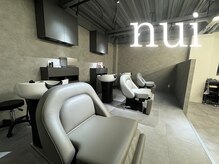 《メンズ/曲がる縮毛矯正/メンズパーマ》nui MEN 茨木店の雰囲気（フルフラット式のシャンプー台で爆睡◎[茨木/阪急茨木市/高槻]）
