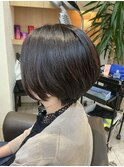  丸みとくびれで魅せる、大人美人ショートボブ &nbsp;