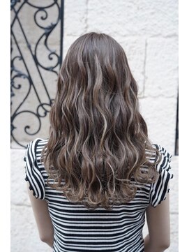 フルール たまプラーザ(Fleur) ライトべージュ/ロング/透明感/ブリーチなし