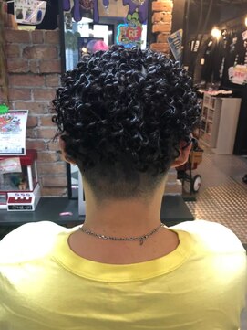 トリックストア(TRICK STORE) ツイストスパイラルパーマ メンズ 刈り上げあり