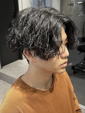 ルーシー(Lucy.) 波巻きパーマ/センターパート/スパイラルパーマ