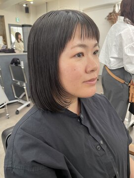 ユノ(juno) 【中目黒】顔まわりレイヤーのミディアムヘア☆アッシュグレー