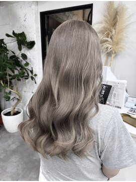 リア(riah) ダブルカラーミルクティーベージュレイヤーカット韓国ヘア