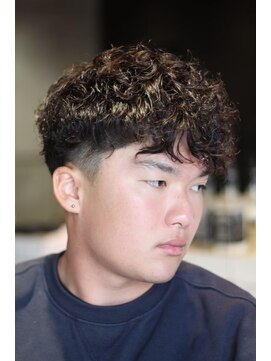 キングスマントーキョー 立川北口店(KINGSMAN TOKYO) アップバング / ツーブロック / スキンフェード 【立川】